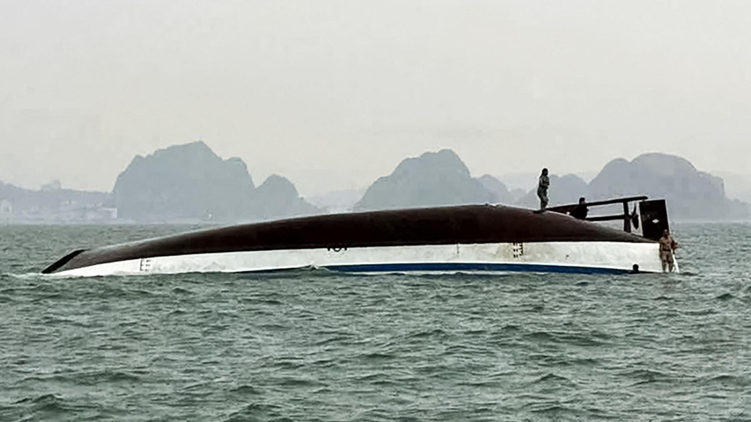 Tourist speedboat capsizes in Vietnam, killing 15