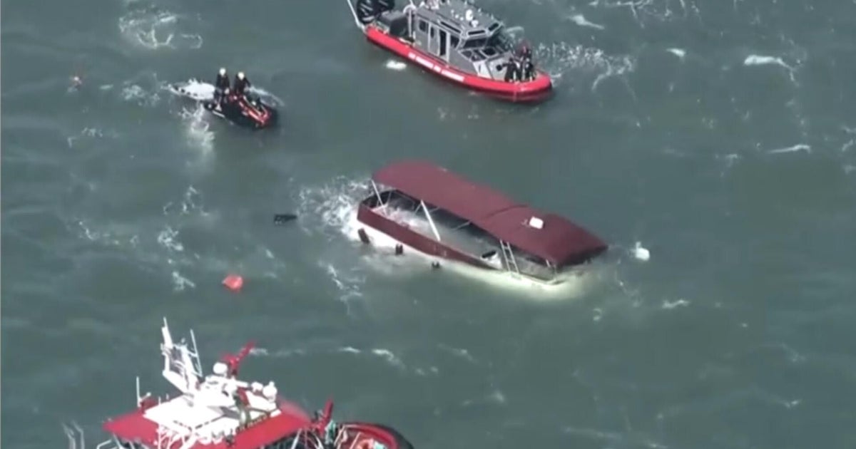 1 dead, 3 missing after boat capsizes near San Francisco's Alcatraz Island