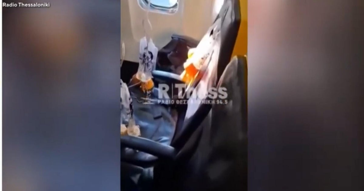 Former NTSB chair on what could've caused Ryanair plane window to break during flight