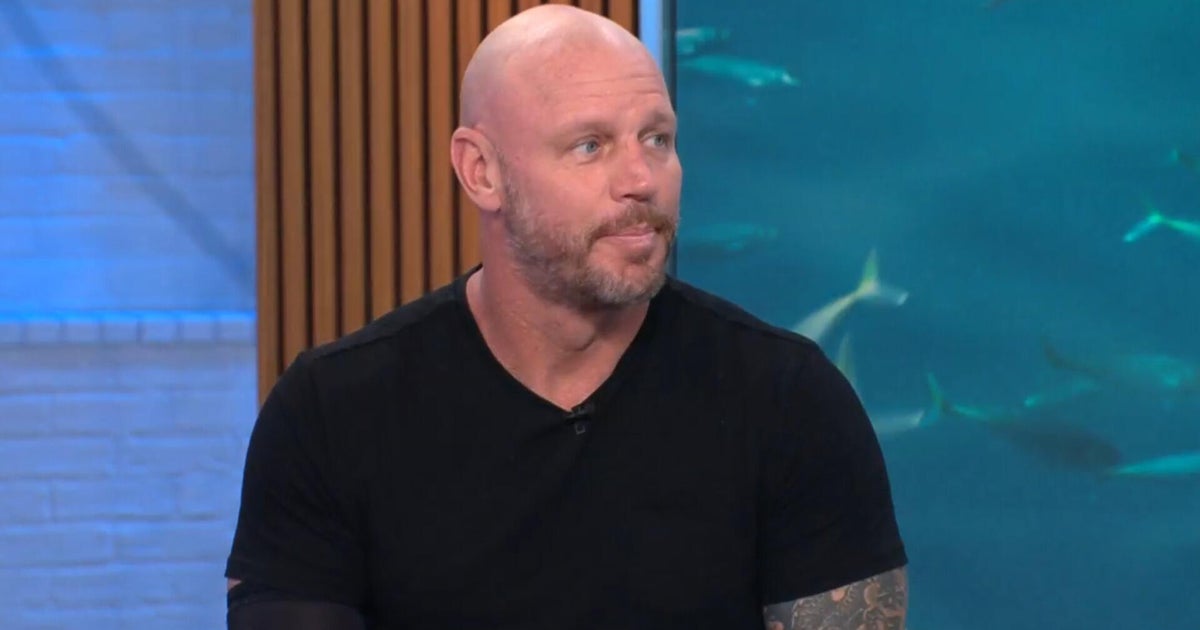 Paul de Gelder talks about dangerous mission to track the largest great white shark