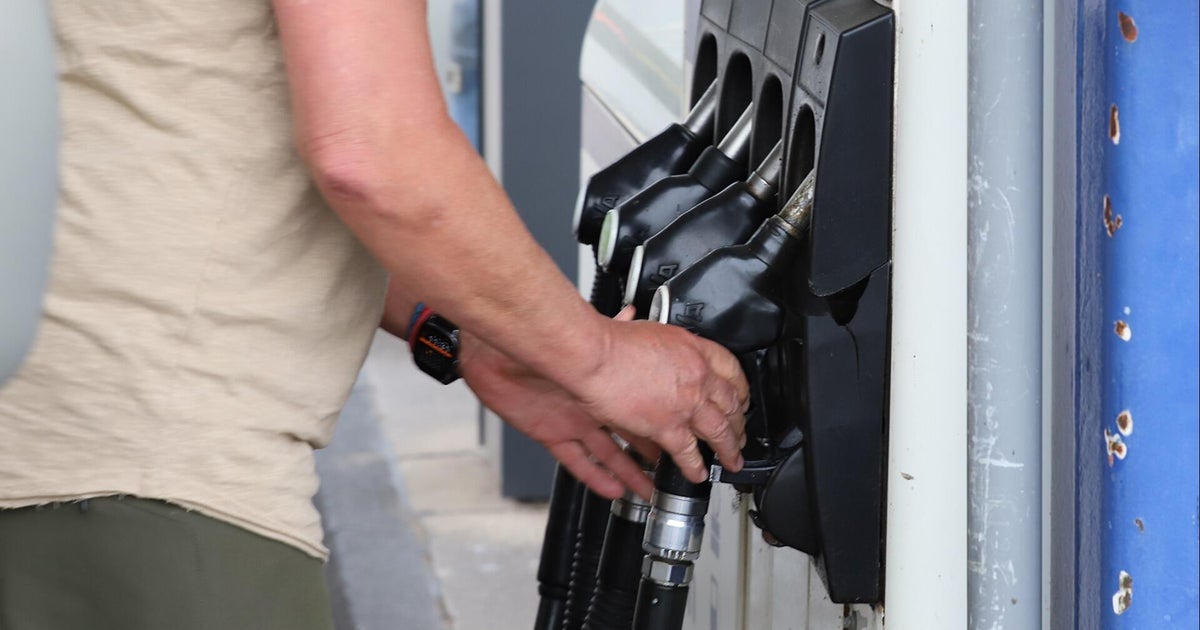 U.S. gas prices back up to average of $4 a gallon, AAA says