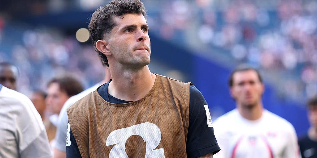 LA Galaxy coach Greg Vanney says Team USA was 'too naive,' explains Christian Pulisic's struggles