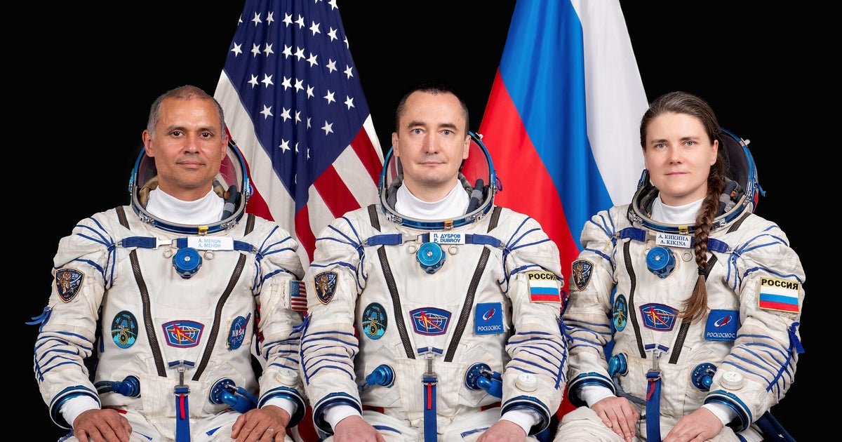 Russian Soyuz rocket launches fresh crew to space station