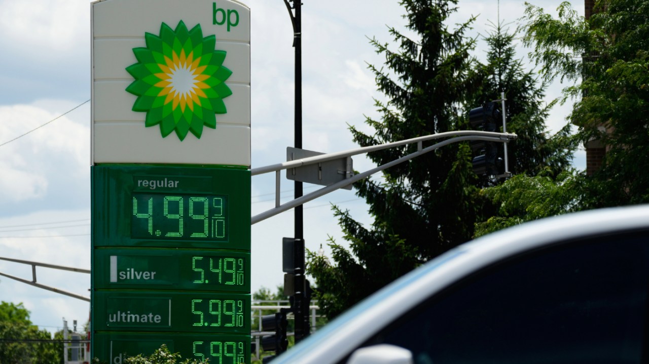 Average price of gas hits $4 as Iran war heats back up