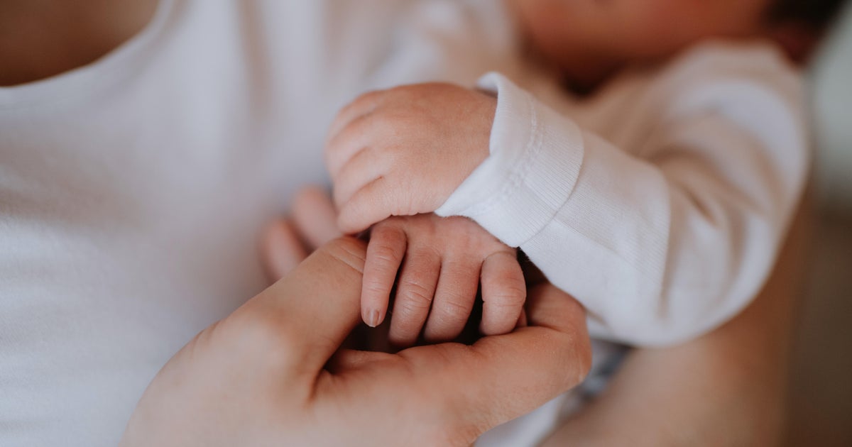 Measles outbreak "slowing," but newborn's family still can't meet her