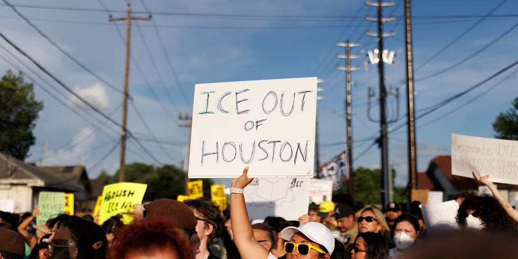 ICE agents in fatal Houston shooting were not wearing body cameras, sources say