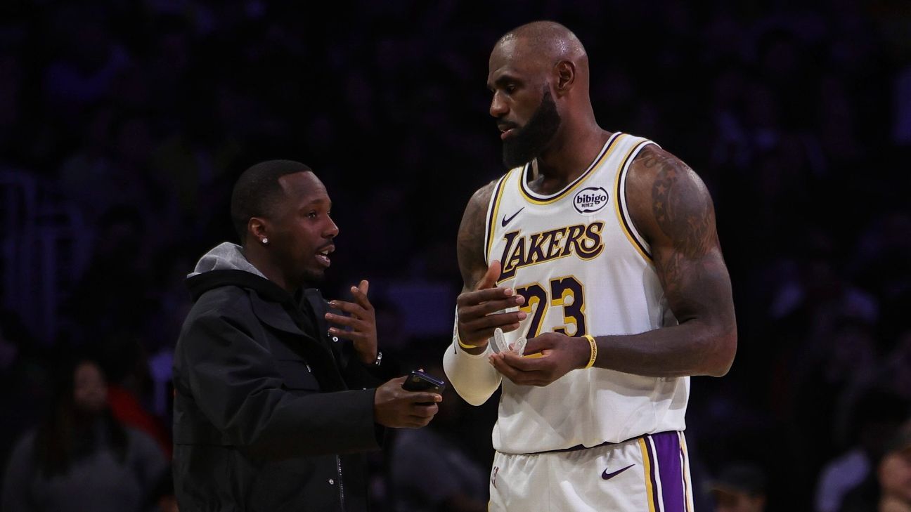 Sources: Teams courting LeBron via voice memos