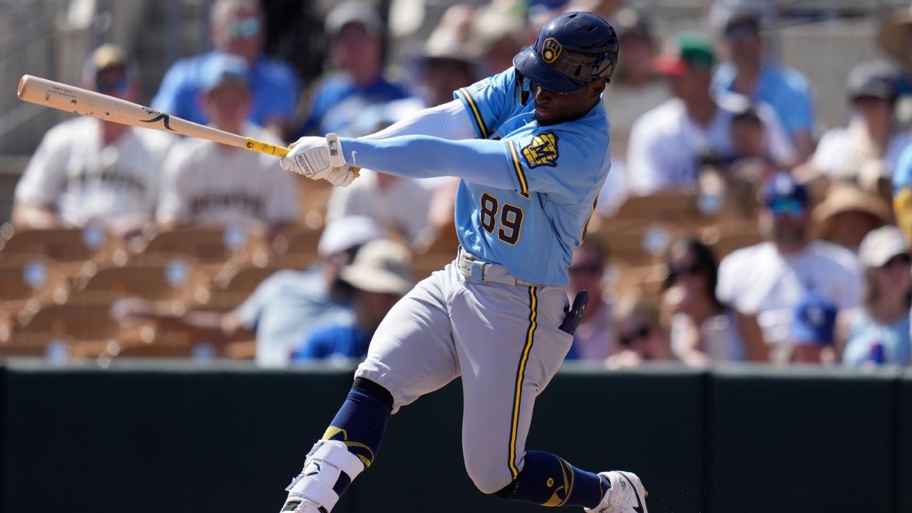 Brewers call up prospect Lara after 7-year deal