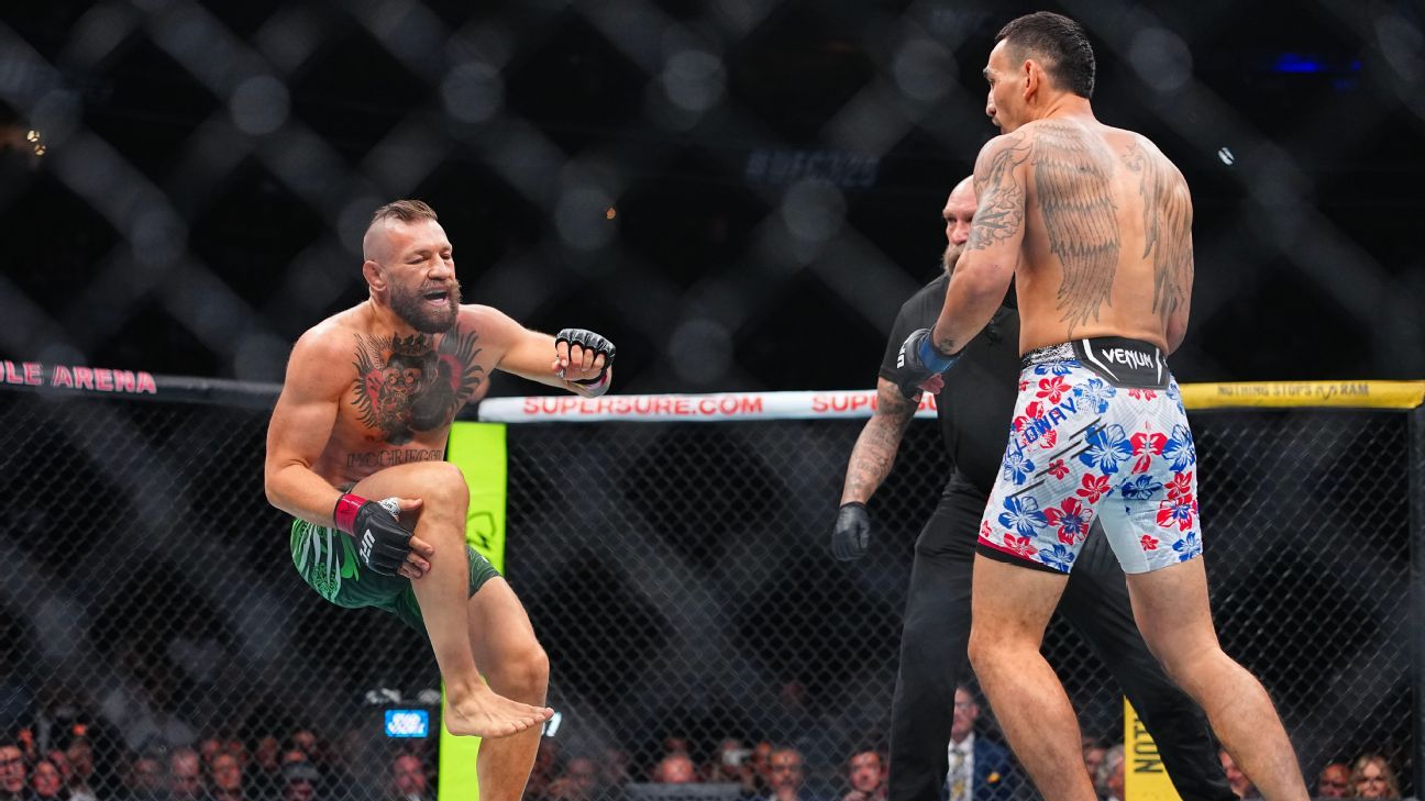 McGregor's coach says right knee 'never an issue'