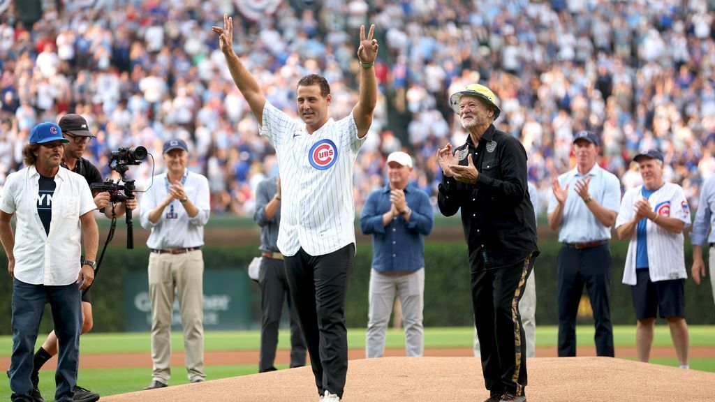 Retired Rizzo snares Busch's HR from bleachers