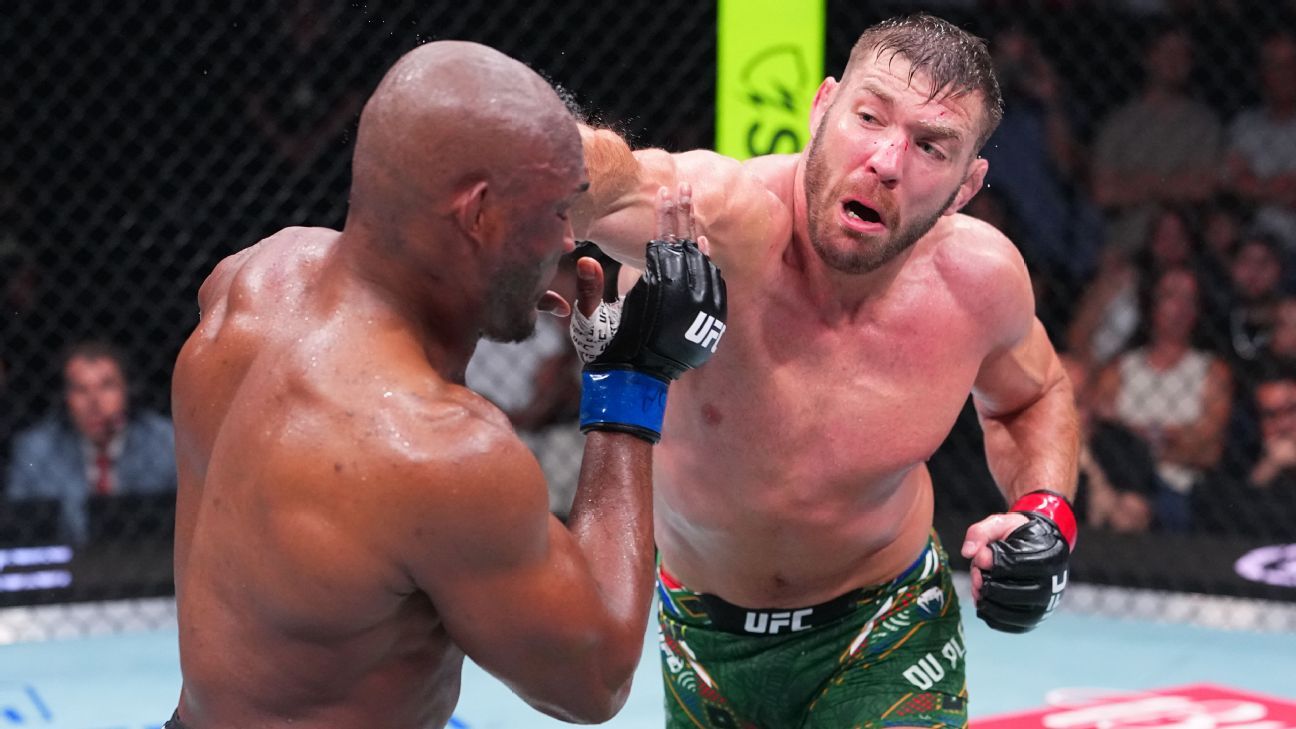 Du Plessis routs Usman in battle of ex-UFC champs