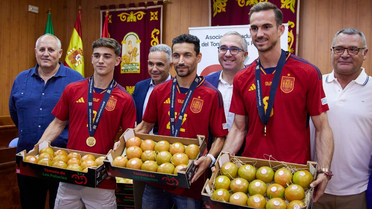 Spain stars gifted weight in tomatoes for WC win