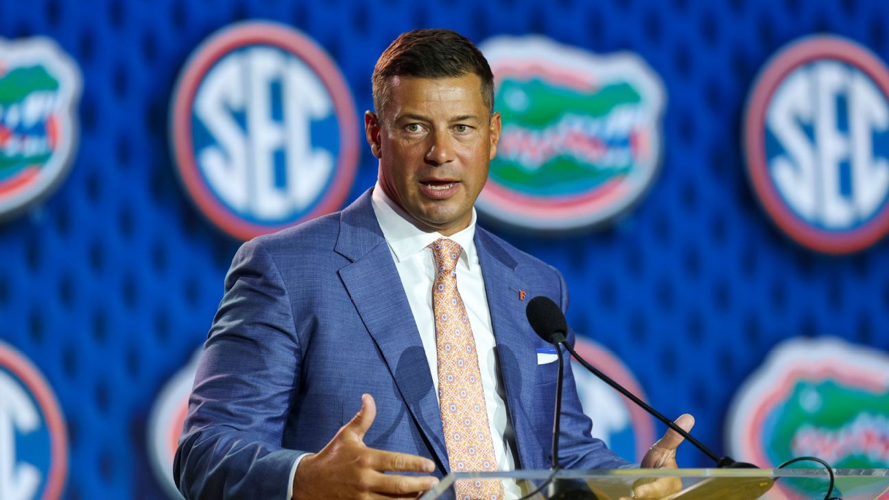 Florida coach: QB doesn't 'need to be Tim Tebow'