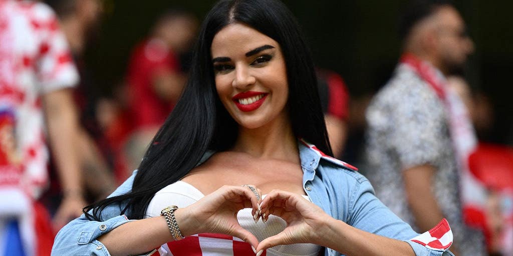World Cup superstar Ivana Knoll hops on the wrong bandwagon, Megan Moroney checks in & Conor McGregor is back