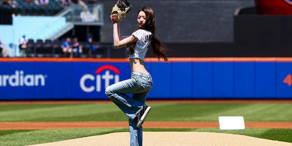 Mets trot out a Korean pop star with an amazing windup for first pitch duties, Wemby plays soccer & Rosie
