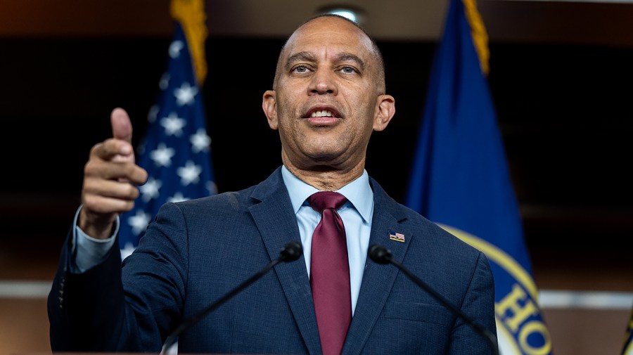 Hakeem Jeffries doubles down on Dems' and affordability ahead of midterms