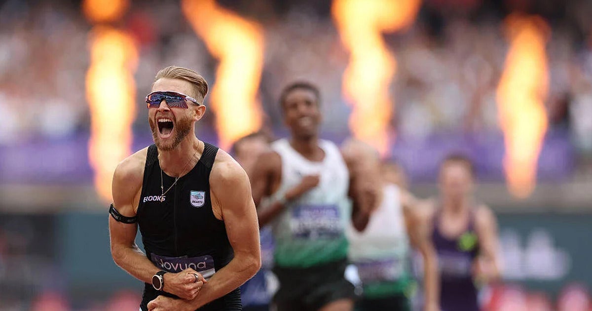 British runner sets new men's mile record