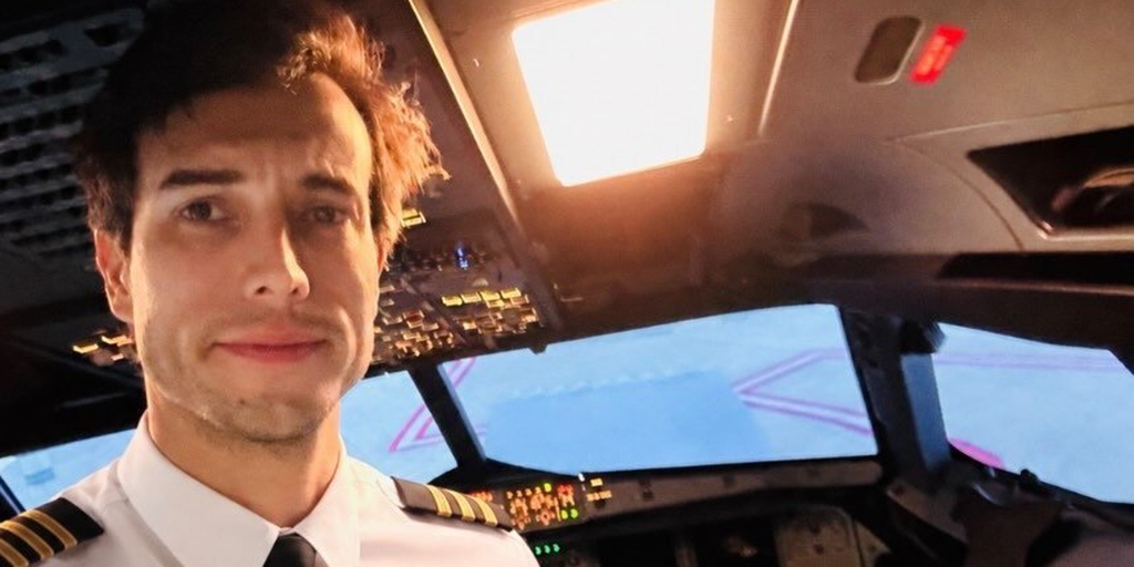 Argentinian flight instructor jumps to death from plane, 22-year-old student forced to land alone