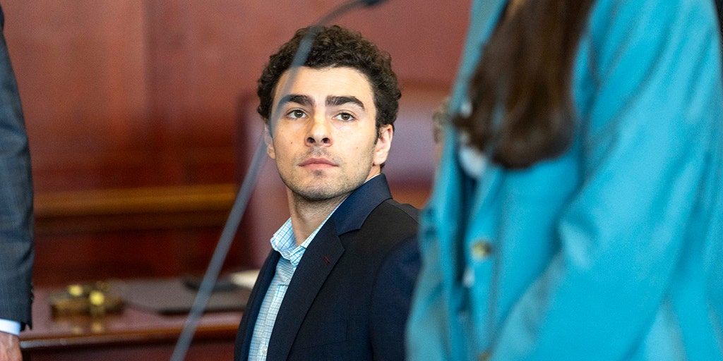 Mangione lawyers say media limits at murder trial are unconstitutional, fear court will 'hand-pick' press