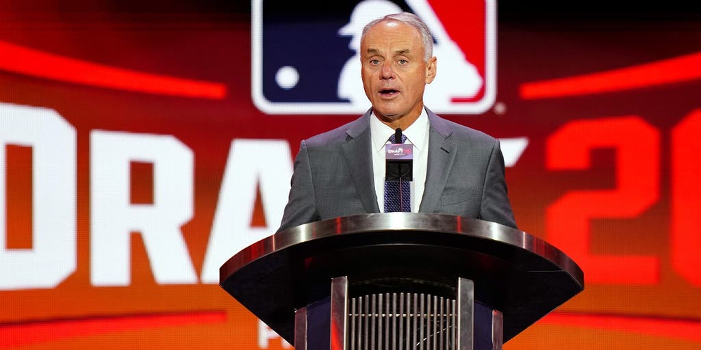MLB commissioner Rob Manfred goofs up first overall draft pick's name
