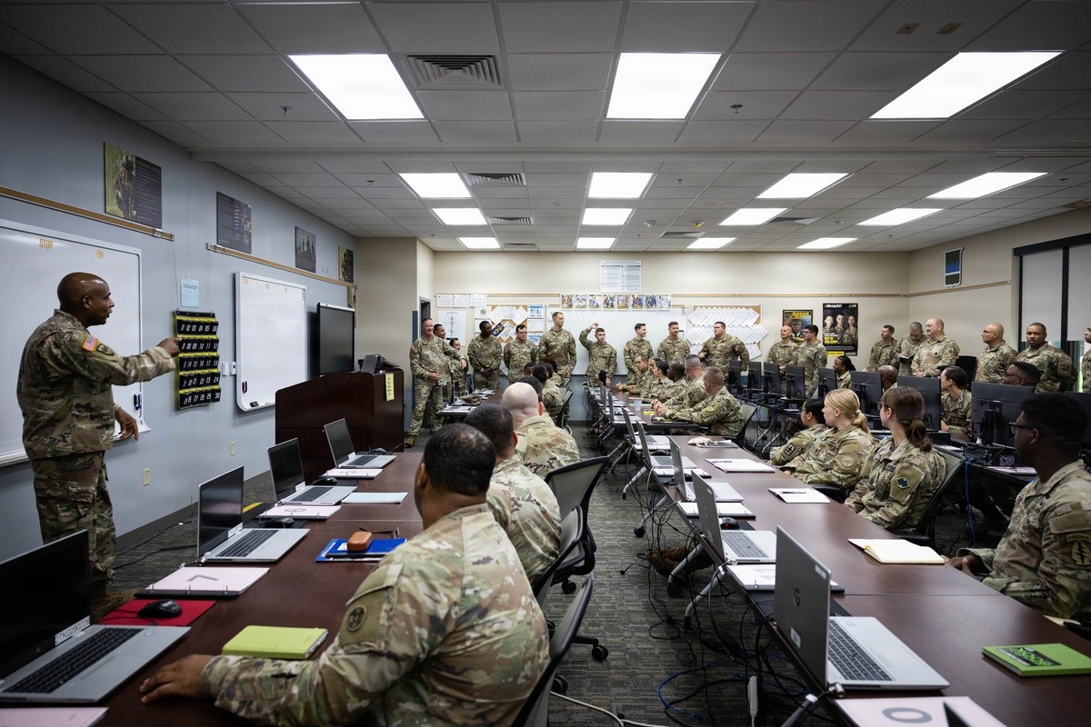 U.S. Army Reserve’s Senior Enlisted Leader Immerses in Training and Modernization at Fort Lee