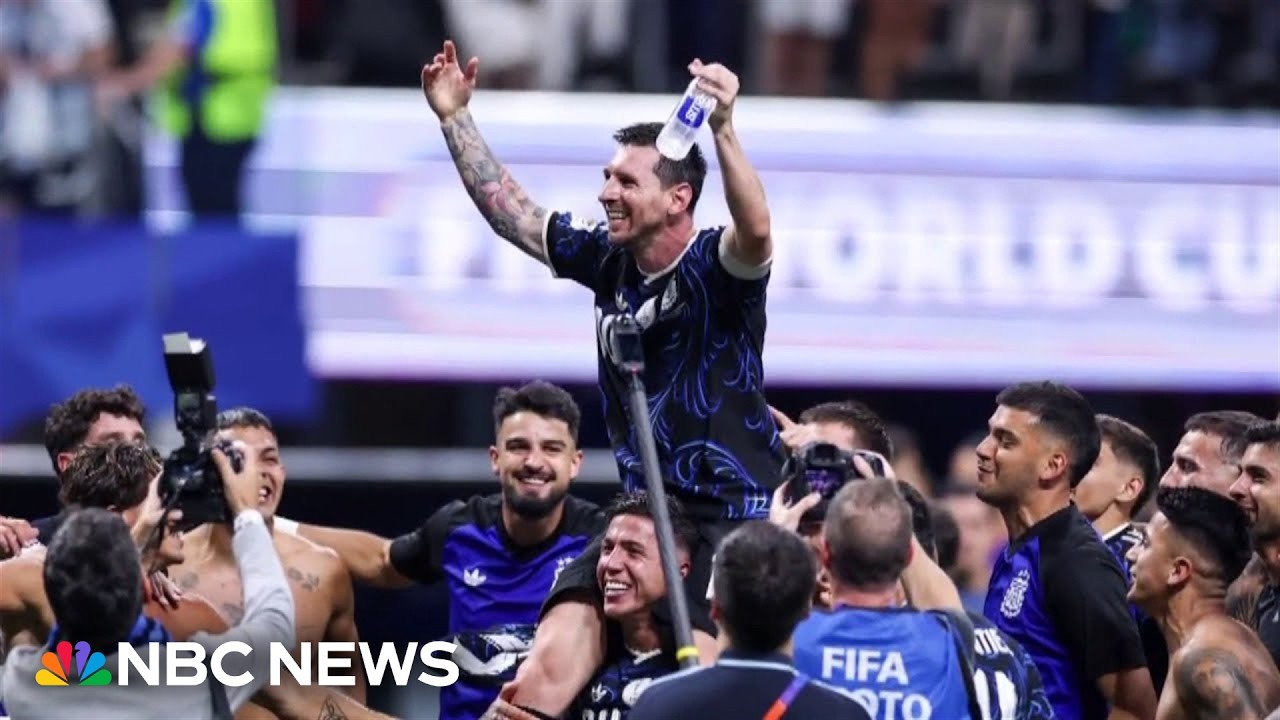 Argentina beats England to reach finals