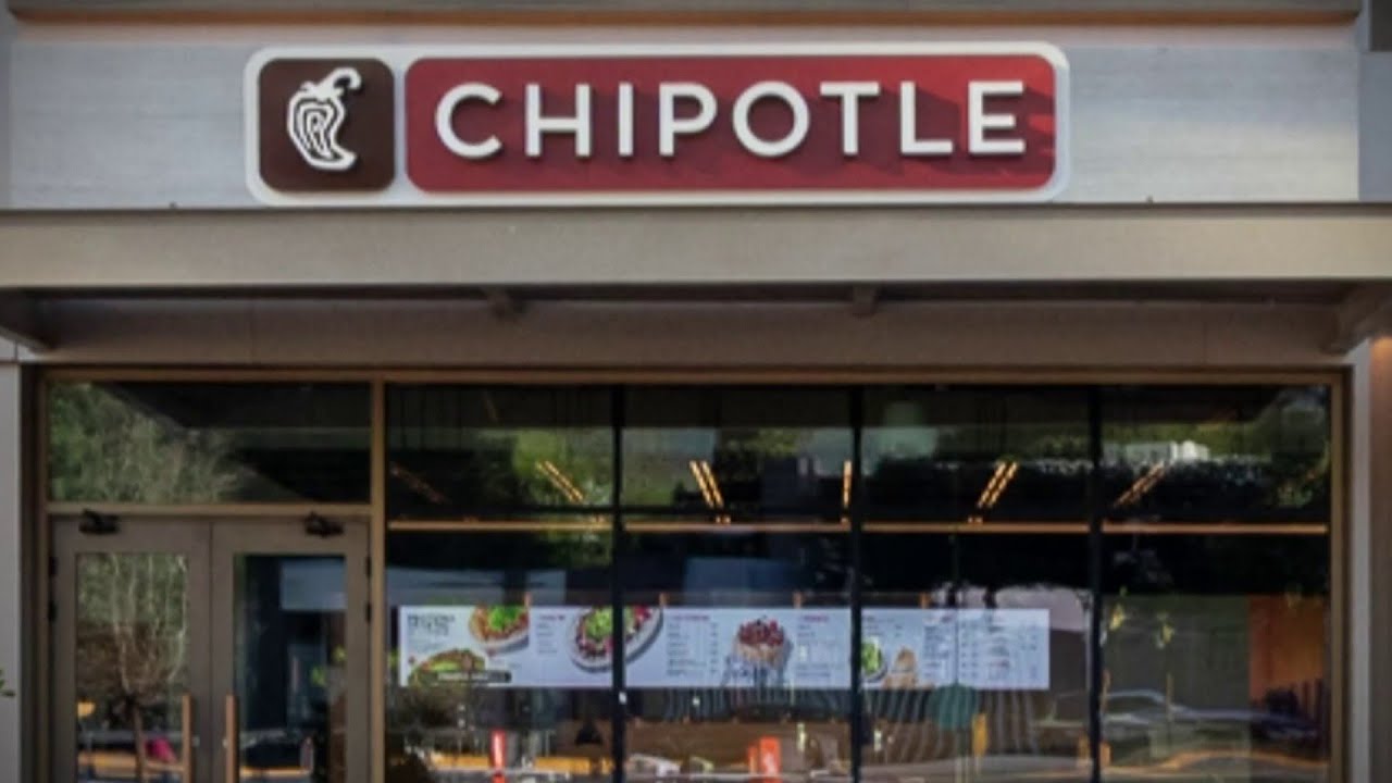 Chipotle’s first location in Mexico met with mixed reactions