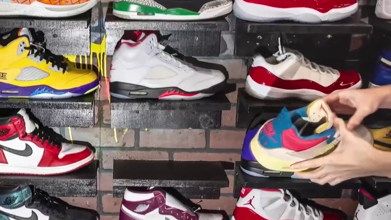 12 indicted in $2 million Nike shoe thefts