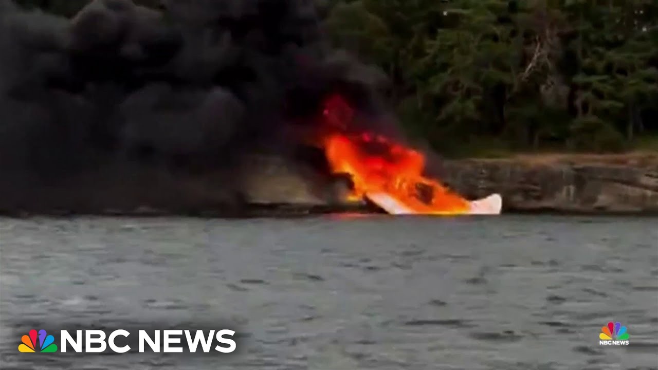 Seaplane crashes into rocks off Washington coast