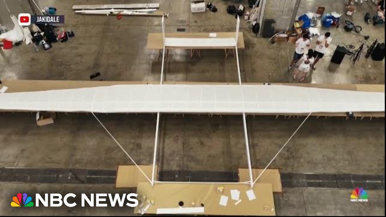 Good News: Students build largest paper plane ever