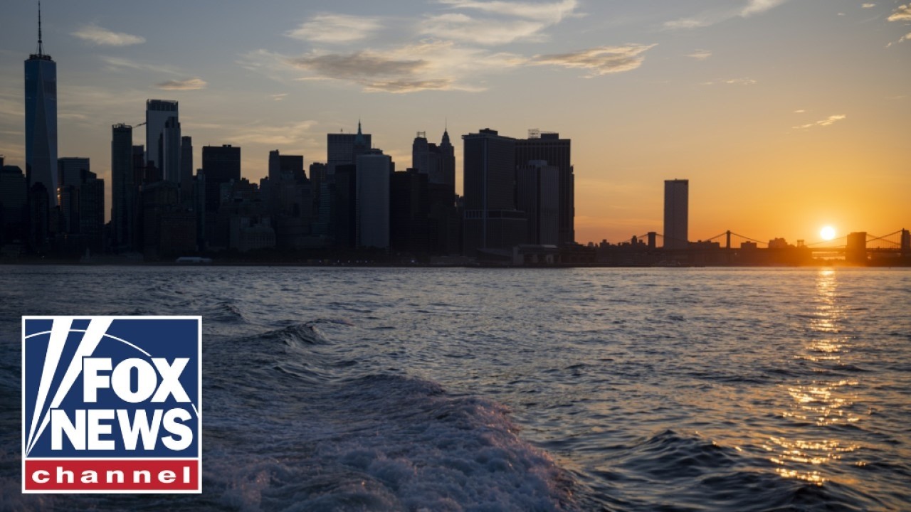 WATCH LIVE: NYC high-rise building feared to be on verge of collapse