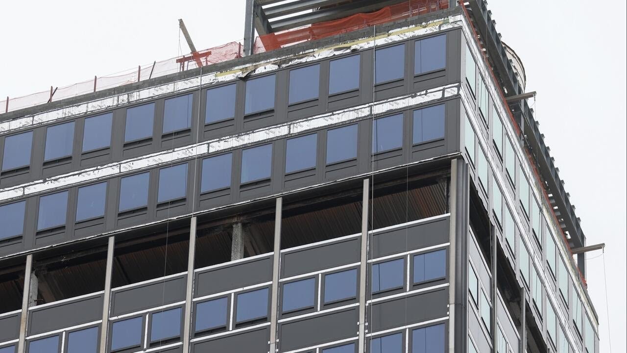 Unstable Midtown Manhattan building has stopped moving, officials say