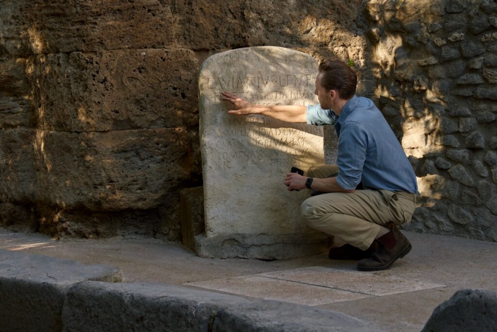 Let Tom Hiddleston be your guide to Pompeii's final day