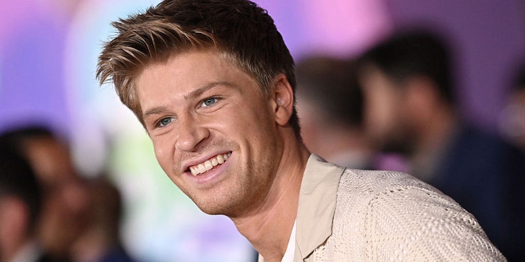 Robert Irwin invites Taylor Swift and Travis Kelce to wrangle crocodiles for their honeymoon