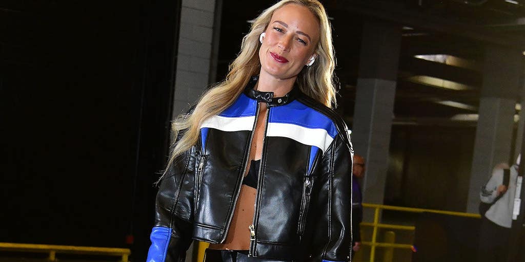 Sophie Cunningham stuns the Internet with Phoenix entrance attire, new fantasy football punishment & ribs!