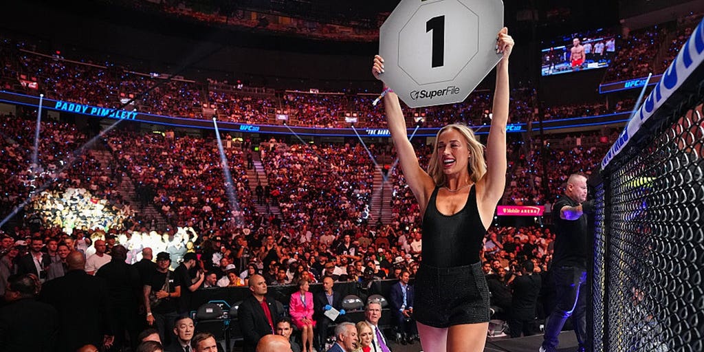 Sophie Cunningham kicks off her shoes and walks the Octagon at UFC 329 as a surprise ring girl