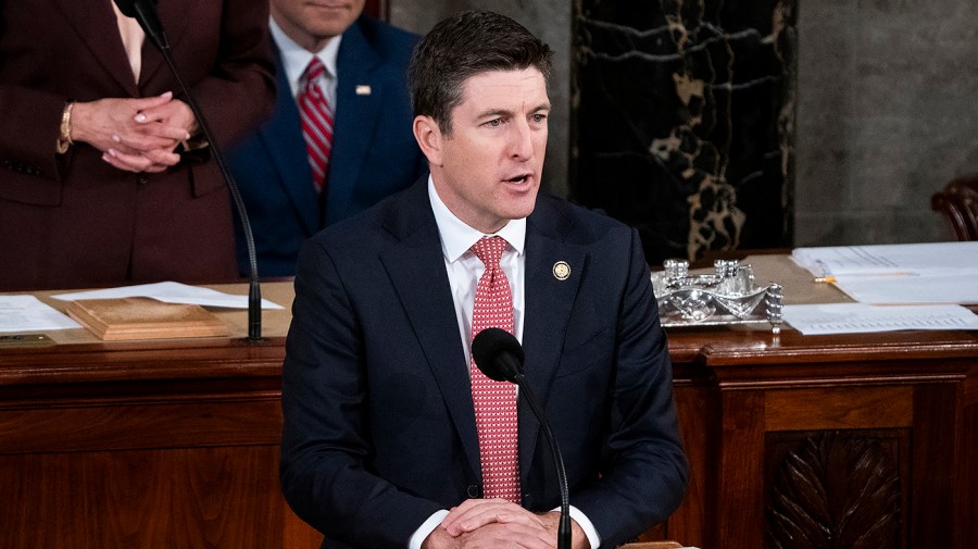 House passes GOP stock trading ban bill 