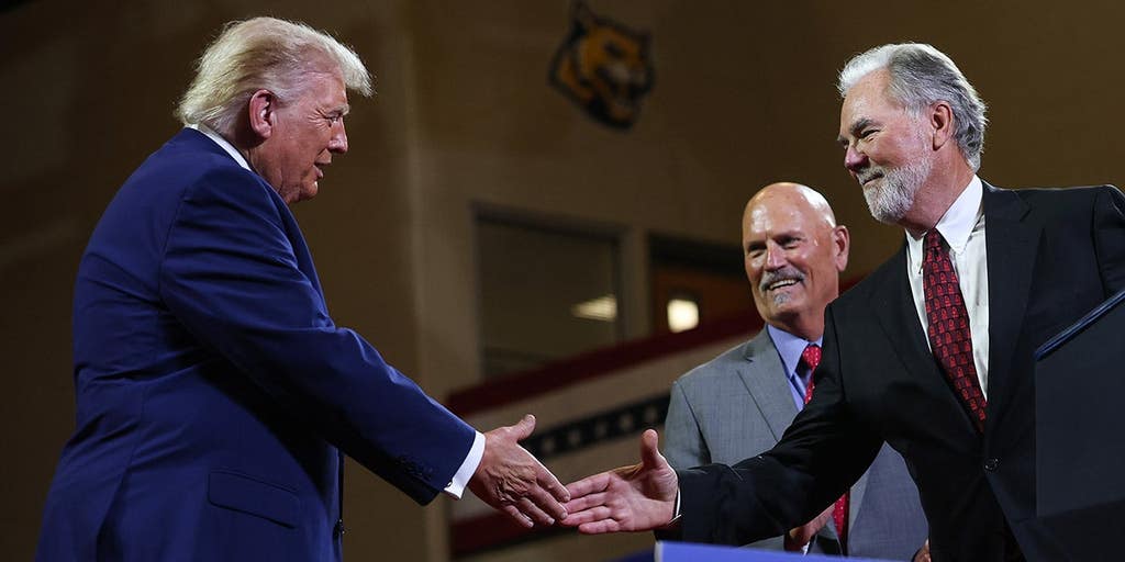 Trump can't help but take jab at Mets in speech while praising Braves CEO: 'They lose all the time'