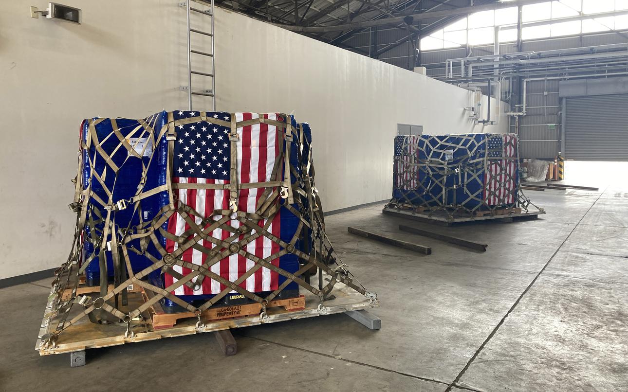 US military airlifts bottled water to earthquake-stricken island in southern Japan