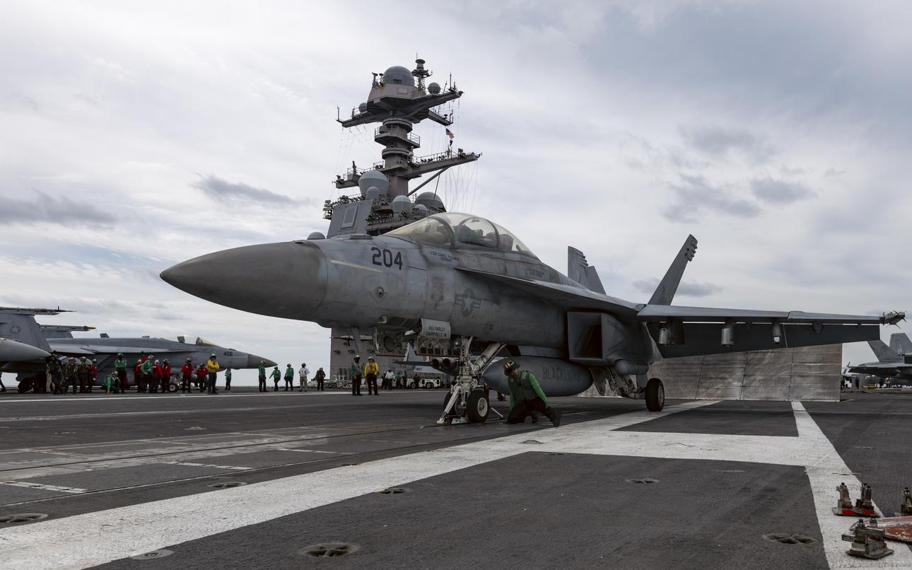 Magnets vs. steam drives debate over future carrier catapults