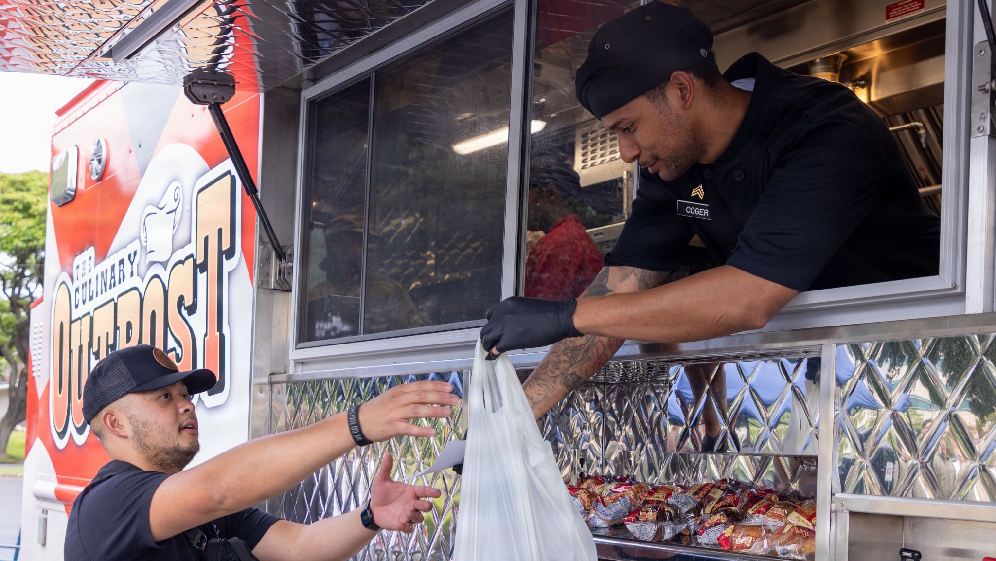 500 soldiers in Hawaii don’t have a dining hall. The Army got them a food truck.