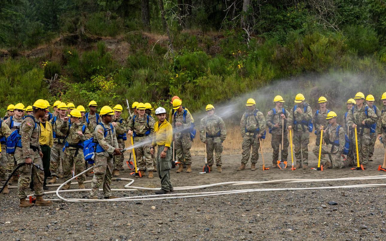 Army sends soldiers to fight Pacific Northwest wildfires