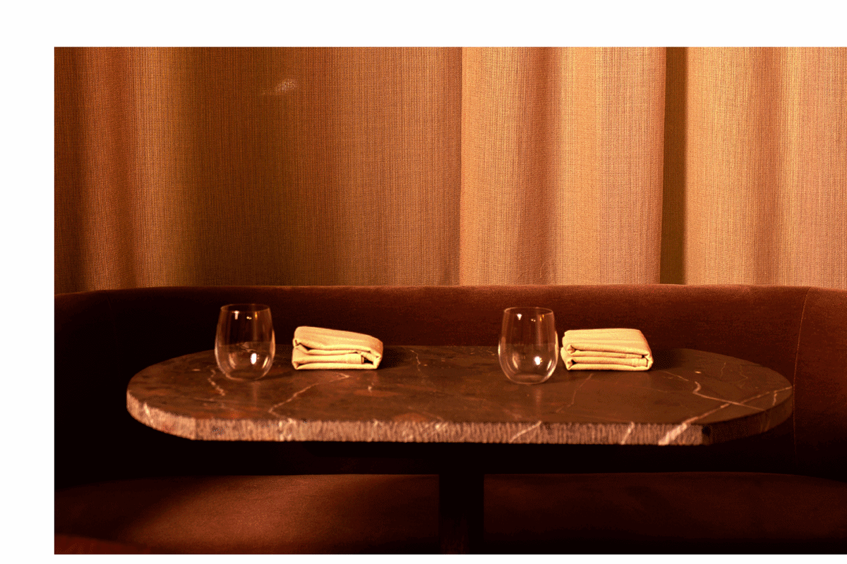 Actually, Dining Side-by-Side in Restaurants Is Good