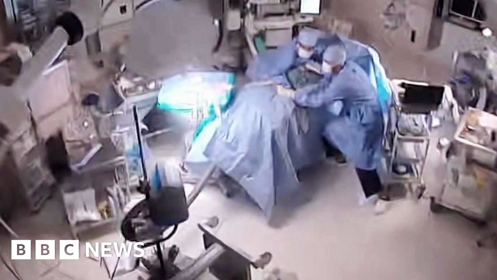 Moment earthquake shakes hospital operating room in Japan