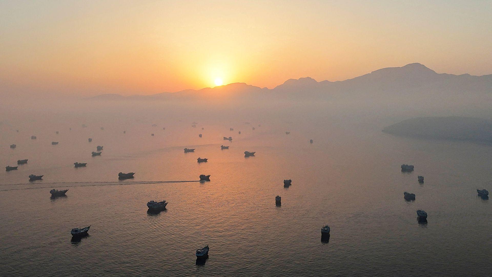 Hormuz talks positive, Oman says, as Iran warns deal would not open strait