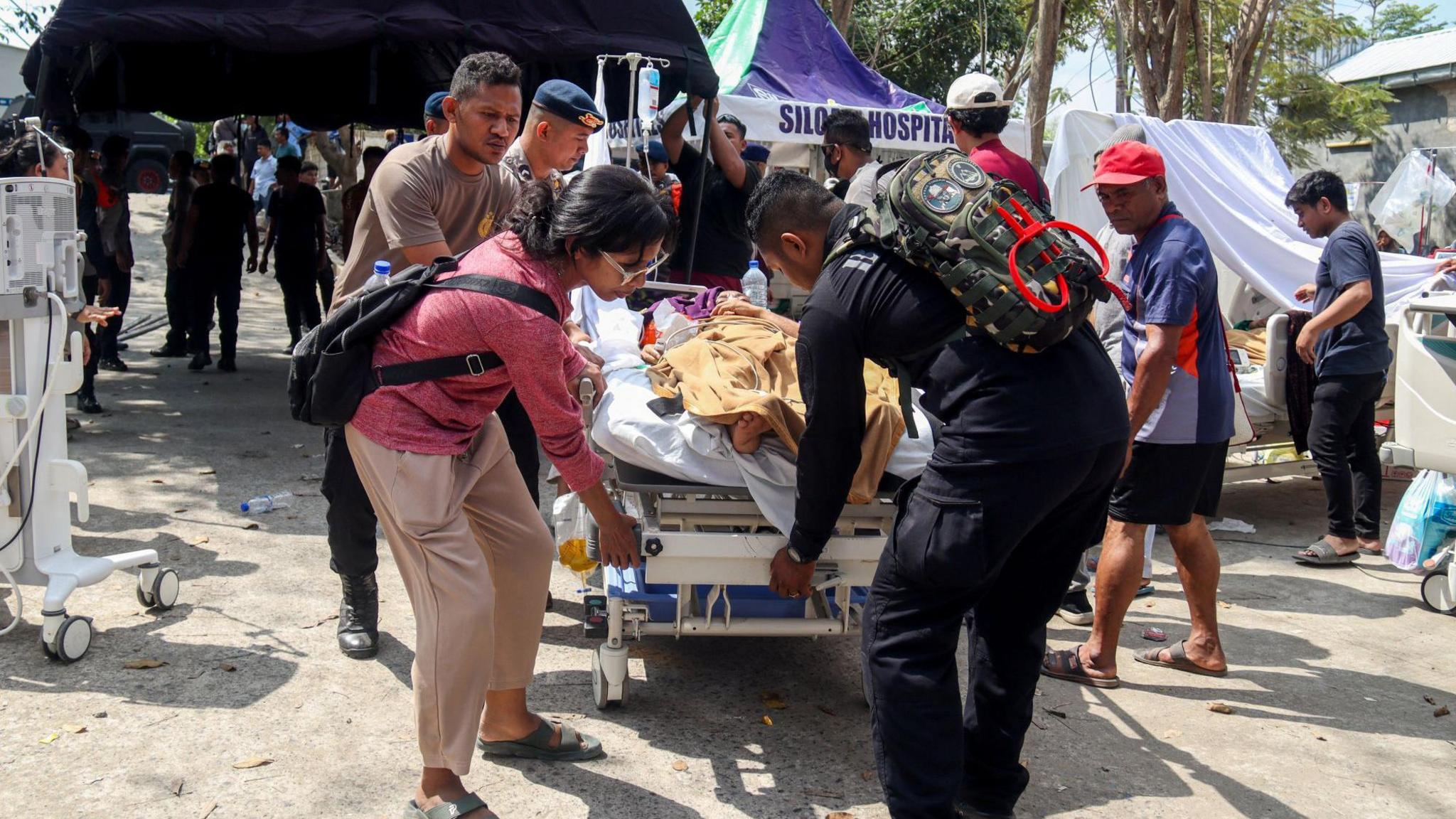 Aid shortages and fears of starvation as Indonesia reels from deadly earthquake