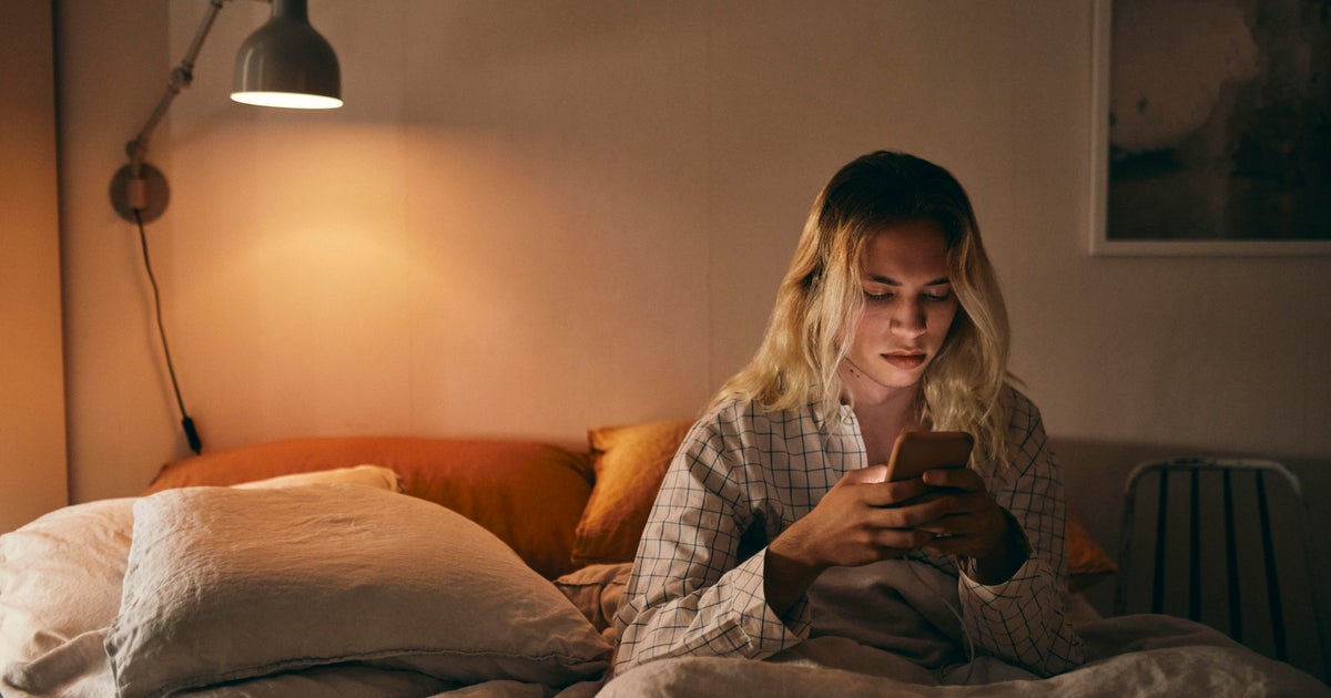 Some Gen Zers swap smartphones for "dumb" phones in a bid to unplug