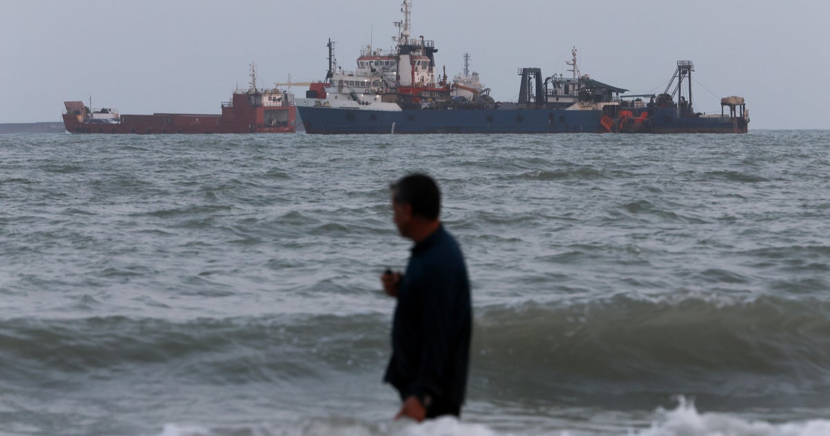 Tehran says Strait of Hormuz "under Iran's control" after Trump threat