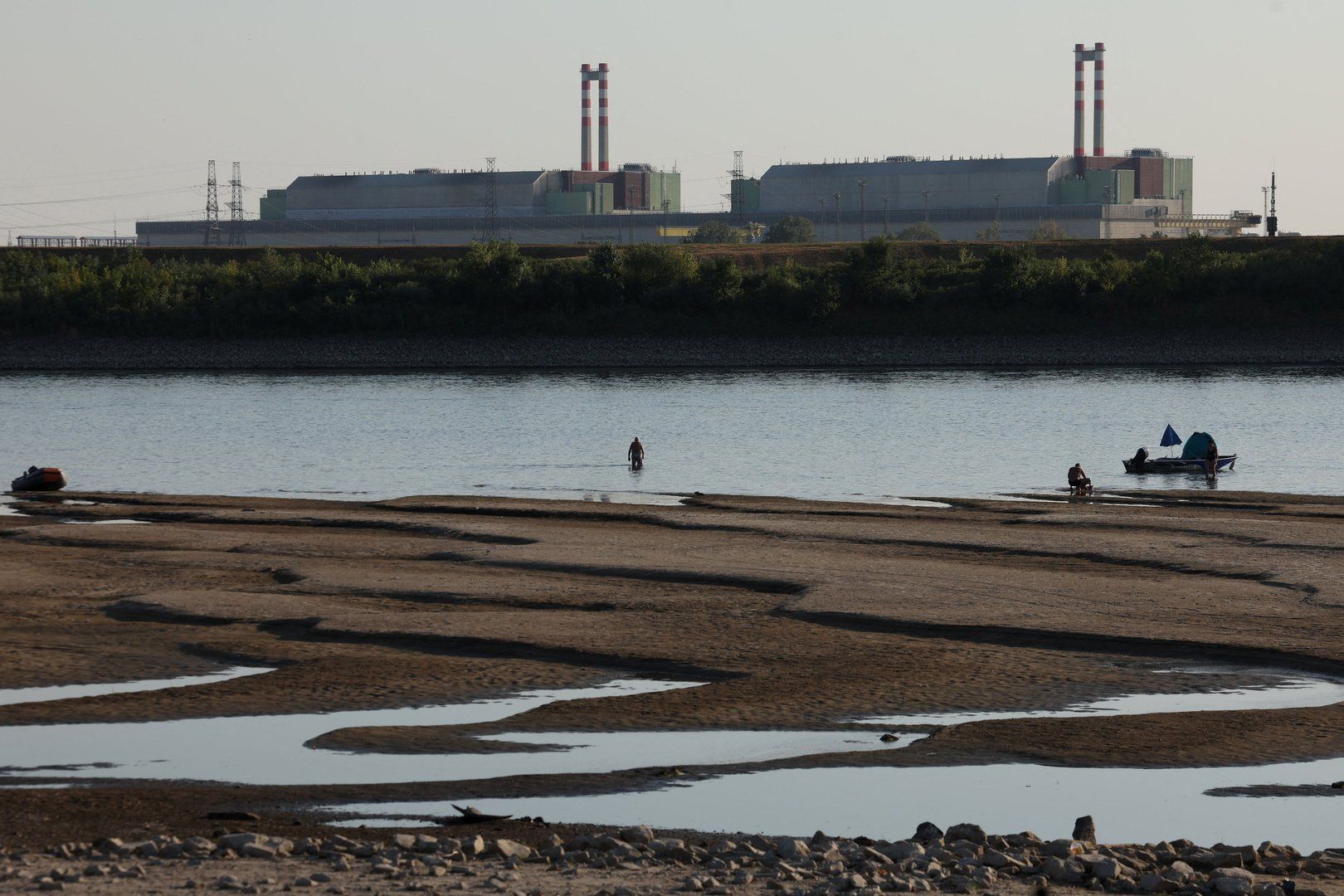 Heatwave forces nuclear shutdown in Hungary