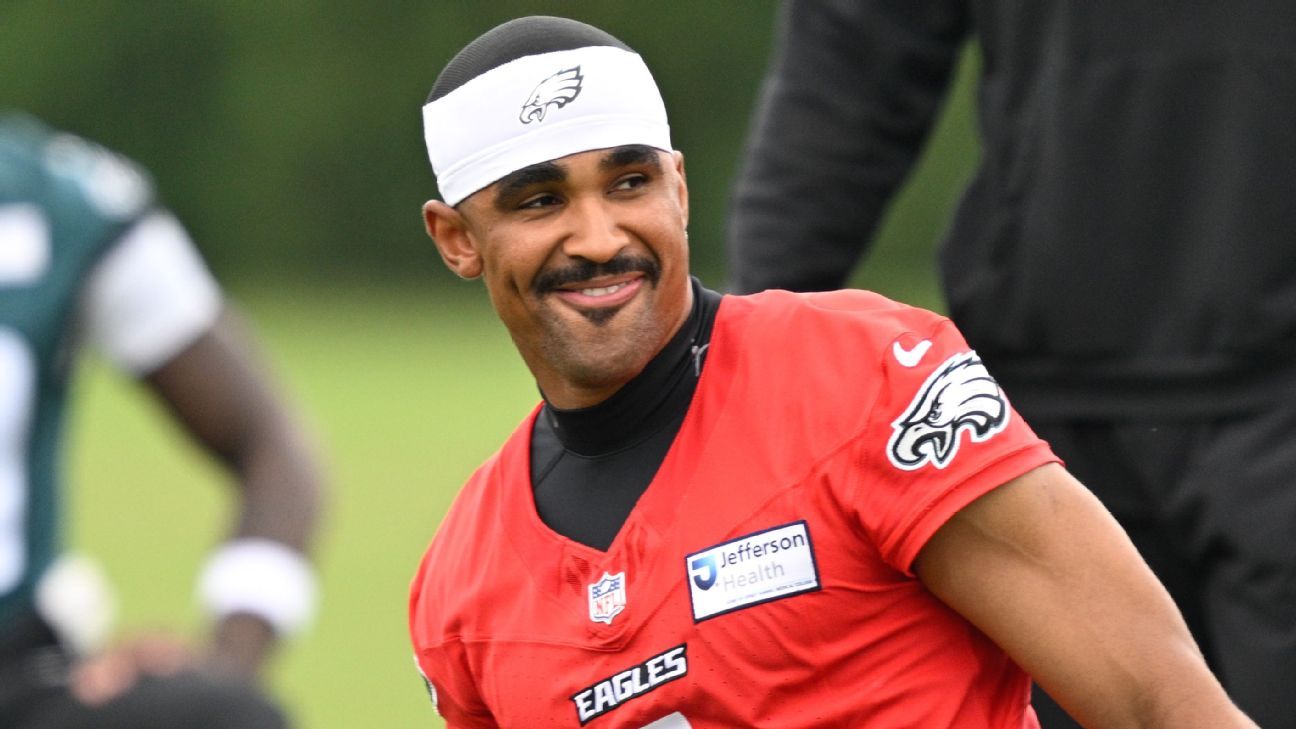 Carter on Hurts' increased speed: 'Like a movie'